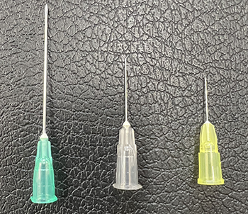 使用する極細の注射針